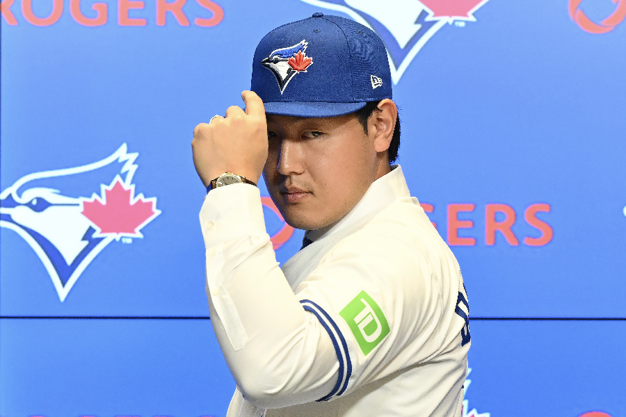 入団会見に臨んだBジェイズ・岡本和真【写真：アフロ】