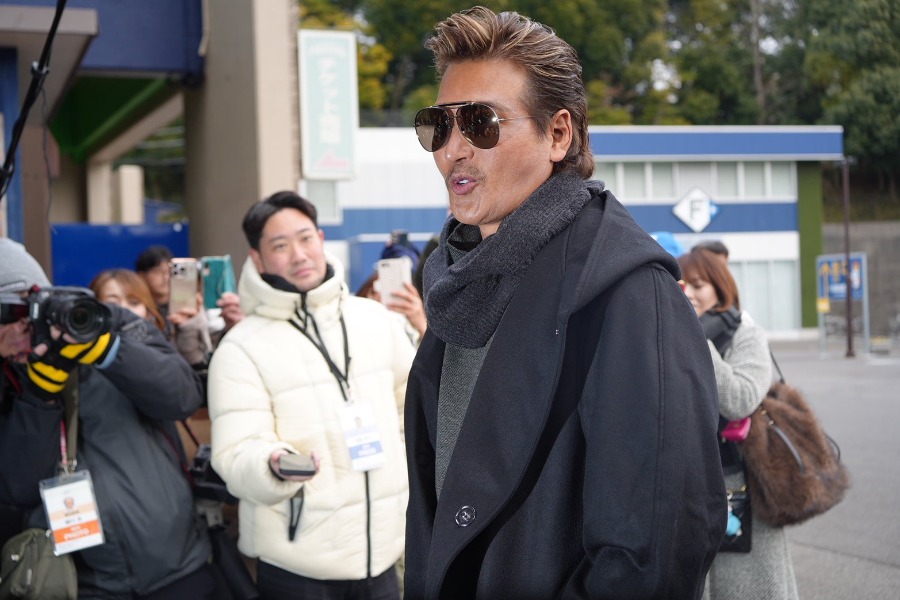 新人合同自主トレに訪れた日本ハム・新庄剛志監督【写真：町田利衣】