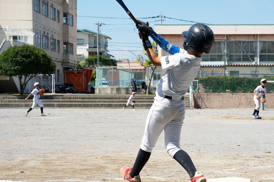 小学生の段階で直しておきたい打撃の癖とは（写真はイメージ）