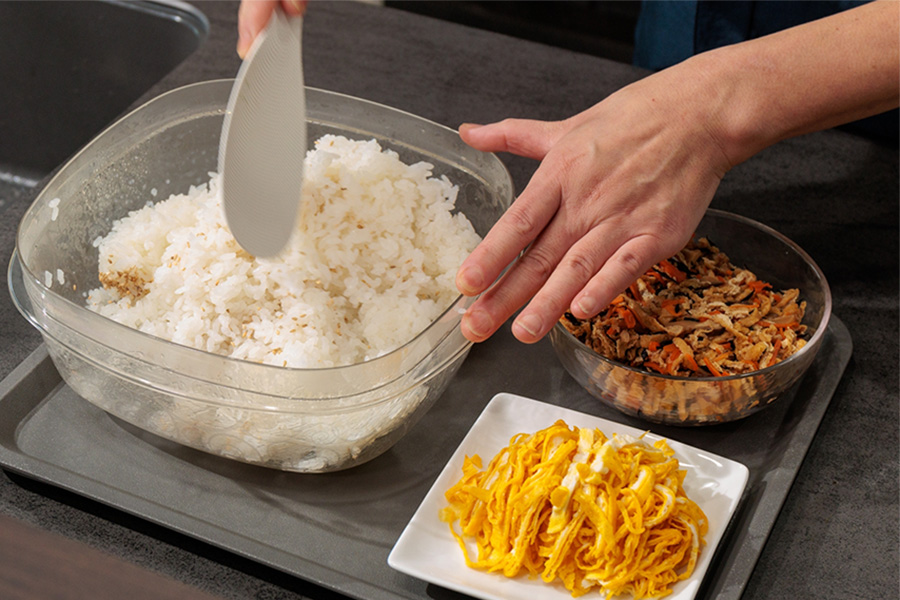 子どもに持たせる弁当を“冷やさない”工夫とは（写真はイメージ）