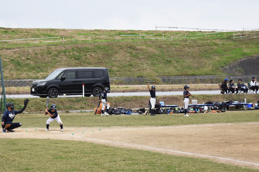 河川敷では特に念入りな防寒対策が必要だ(写真はイメージ)
