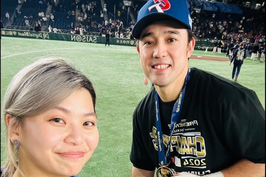 黄千晏さん(左)と西武に入団が決まった林安可【写真:本人提供】