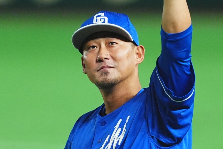 今季限りで現役を引退した中田翔氏【写真:小林靖】