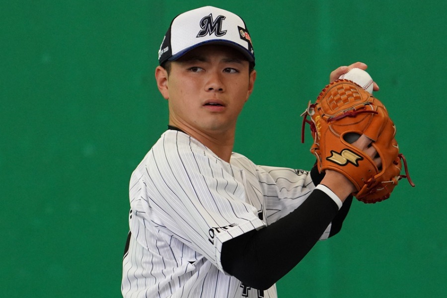 ロッテ時代の成田翔氏【写真：荒川祐史】