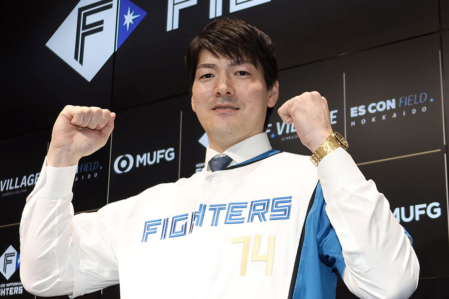 入団会見に出席した有原航平【写真提供：産経新聞社】