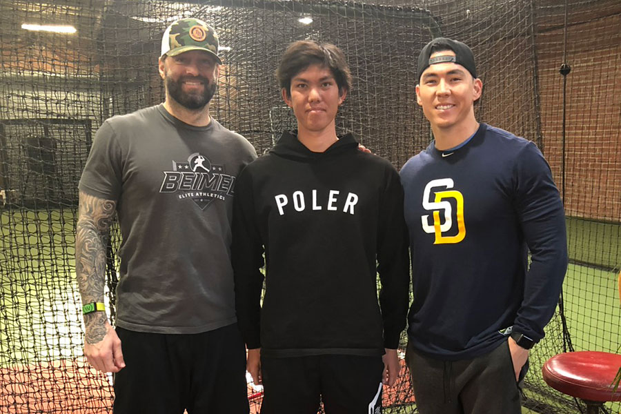 米球界に挑戦した当時の松本憲明氏（中央）【写真：本人提供】