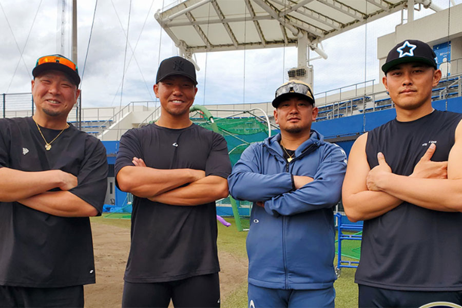 自主トレを行ったオリックス・香月一也、頓宮裕真、森友哉、野口智哉（左から）【画像：オリックス公式インスタグラムより】