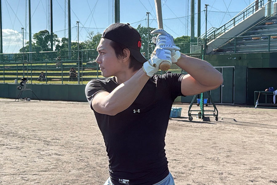 沖縄県内で自主トレを行うロッテ・藤原恭大【写真：球団提供】