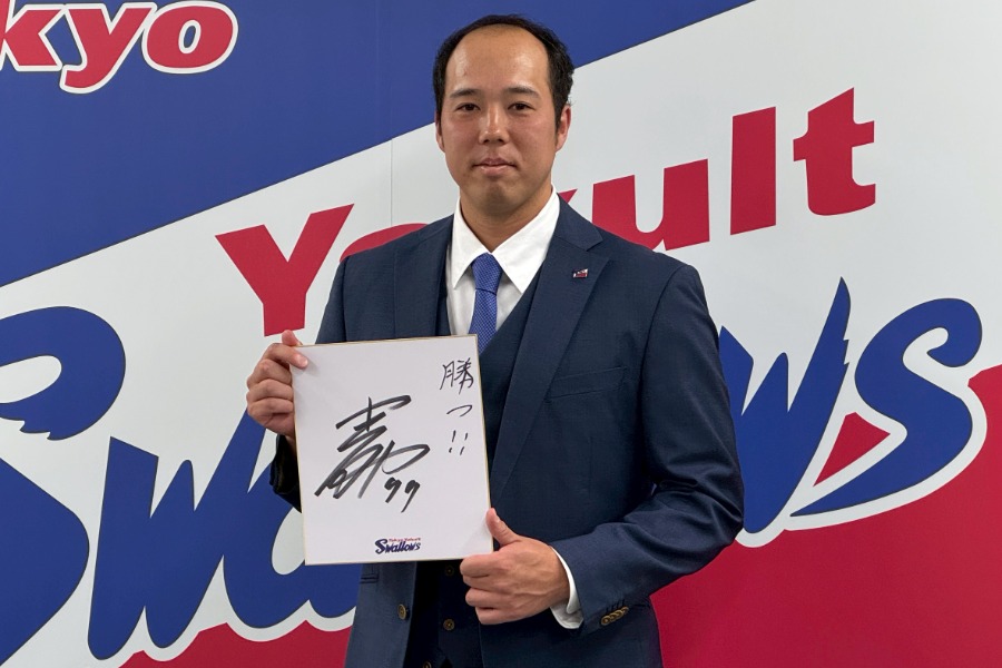 契約更改後に取材対応したヤクルト・青柳晃洋【写真：町田利衣】