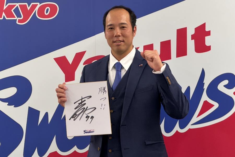 契約更改後に取材対応したヤクルト・青柳晃洋【写真：町田利衣】