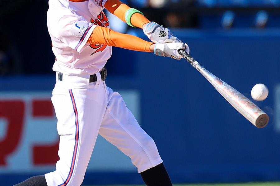 緩球にも体が突っ込まずに打つための練習法とは（写真はイメージ）