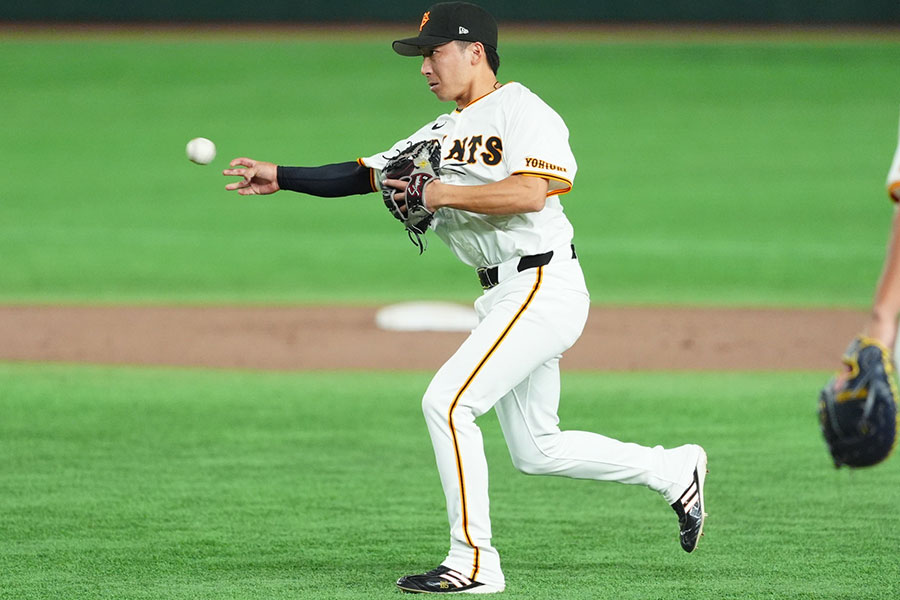 マルチな活躍が光る巨人・増田大輝【写真：小林靖】