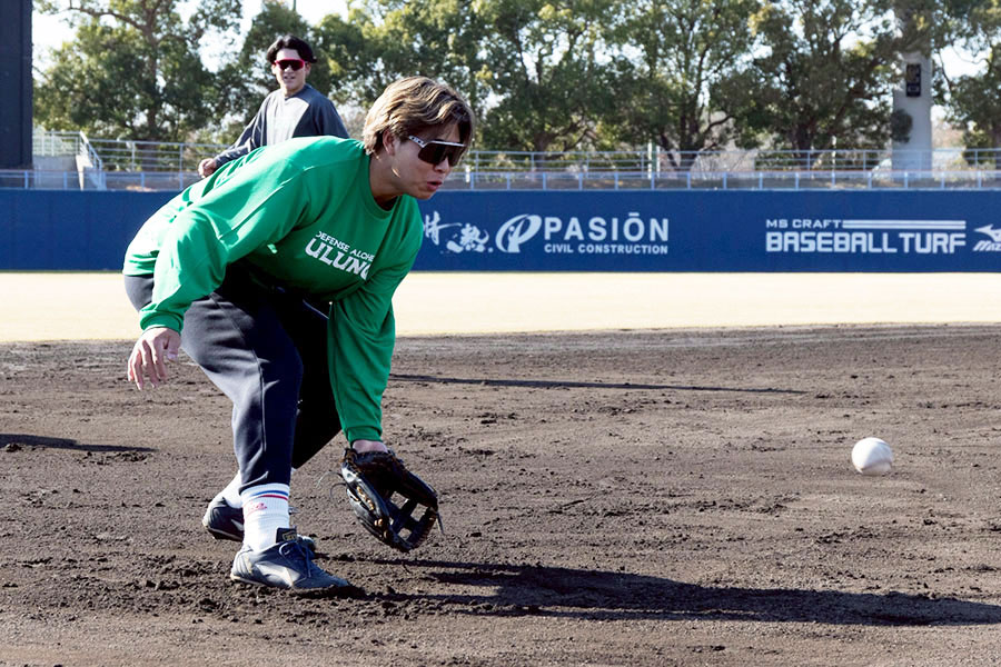 ゴロを処理するオリックス・横山聖哉【写真：伊藤賢汰】