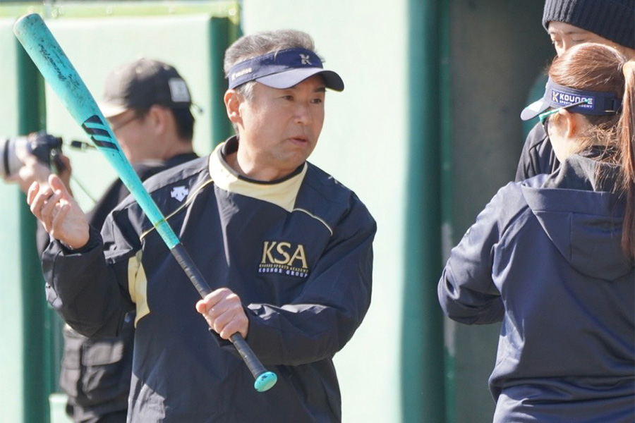 スポーツトレーナーの鴻江寿治氏【写真：宮脇広久】