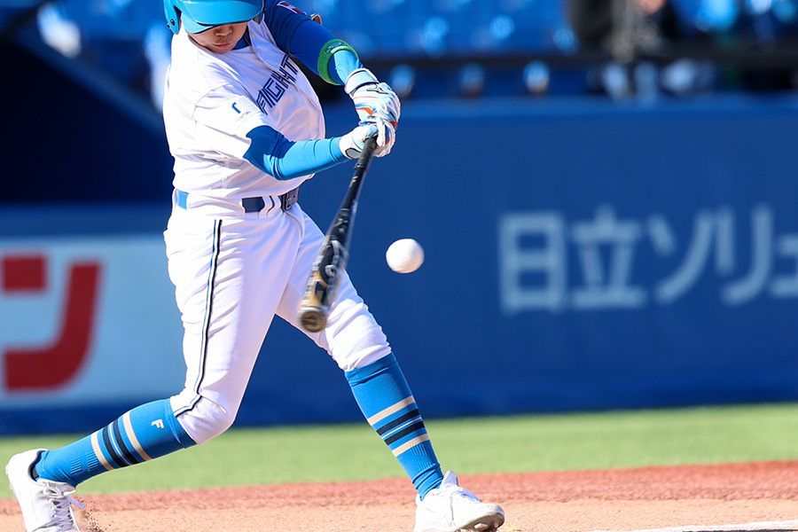 強い打球を打つ“壁”を作れる前足のステップとは(写真はイメージ)