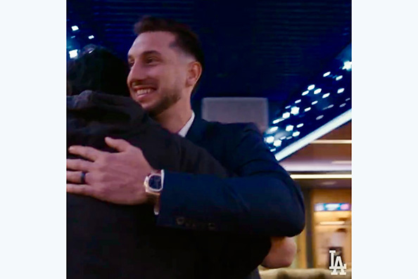 ハグをするドジャース・大谷翔平（左）とカイル・タッカー　【写真提供：ドジャース】