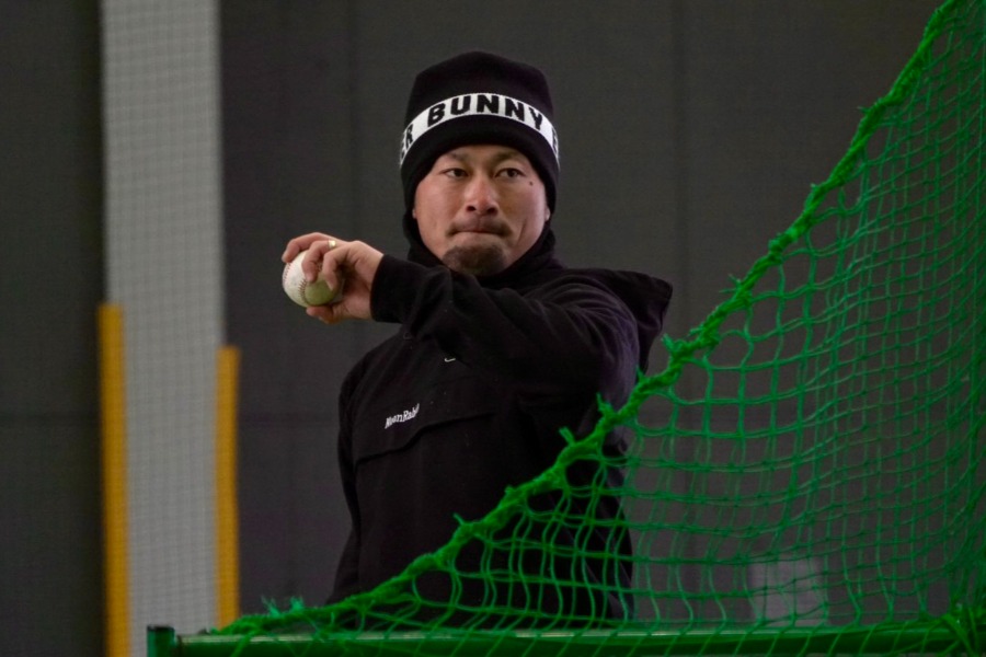 打撃投手を務める森唯斗氏【写真:川村虎大】