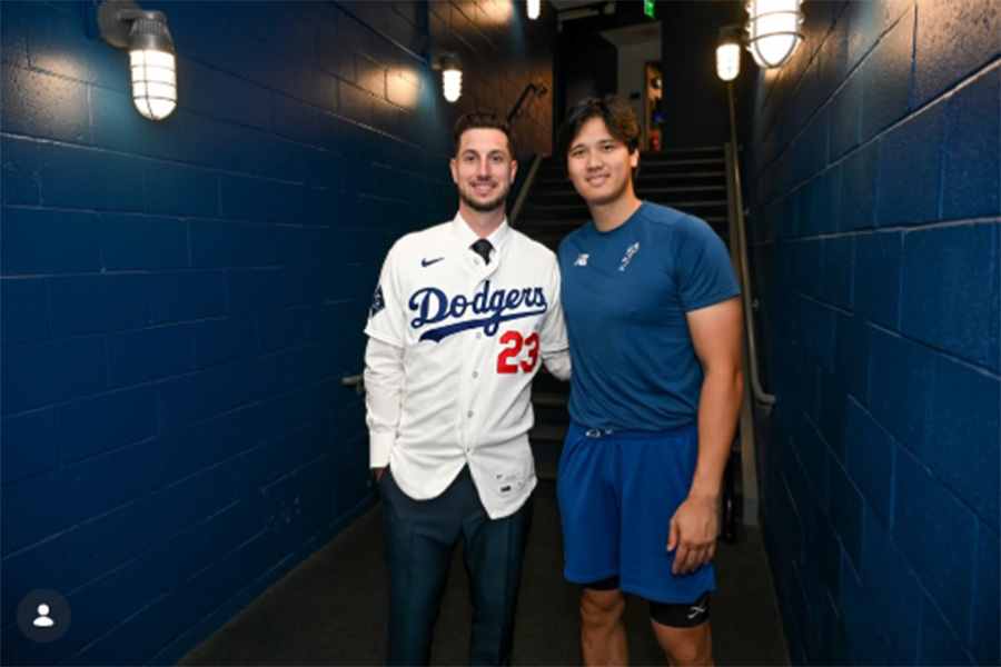 大谷（右）とカイル・タッカーの2ショット写真【写真提供：ジョン・スーフー/ドジャース】