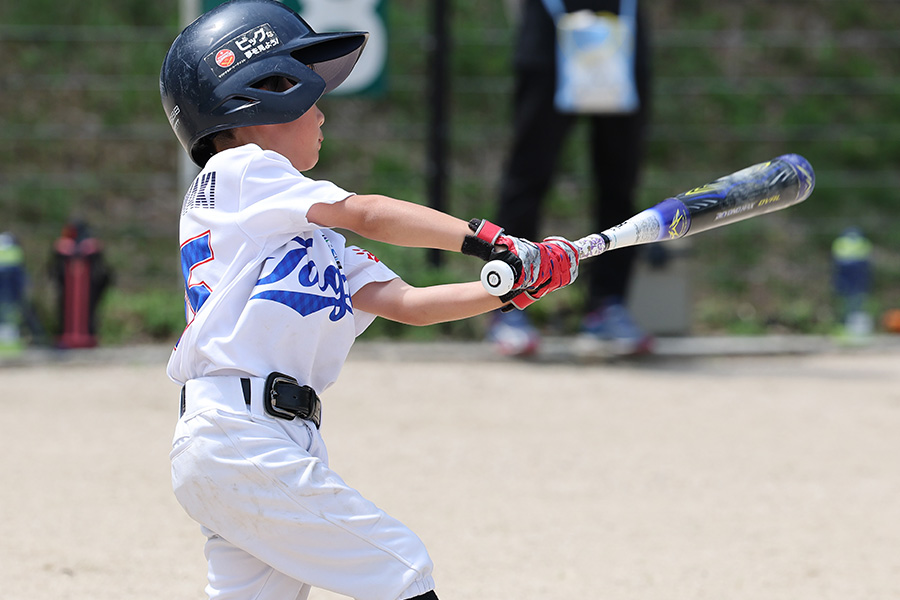 低学年に適切なスイング軌道を教えるドリルとは（写真はイメージ）