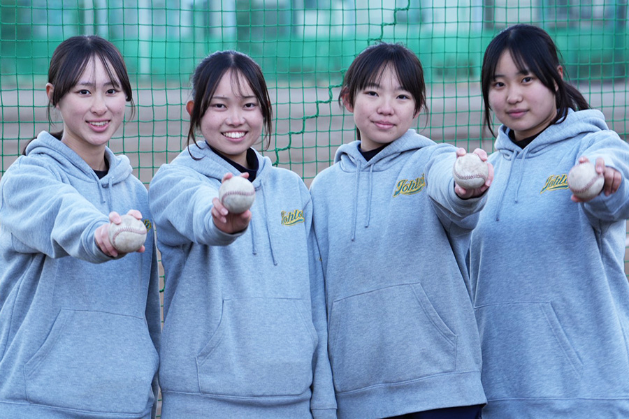 都城東野球部を支えるマネジャー4人【写真：岡部直樹】