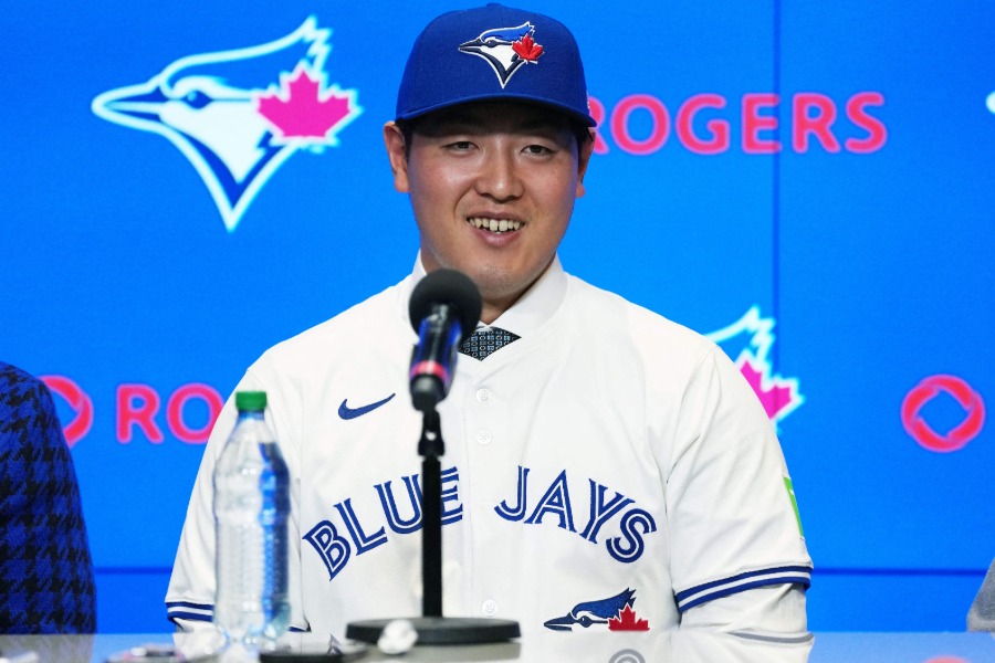 Bジェイズの入団会見に出席した岡本和真【写真：ロイター】