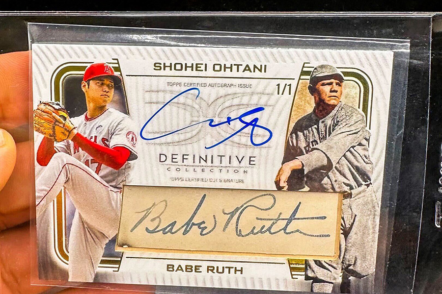 大谷翔平（左）とベーブ・ルースの限定カード（画像はスクリーンショット）