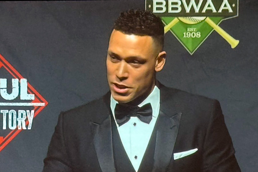 夕食会でスピーチをするヤンキースのアーロン・ジャッジ【写真：編集部】