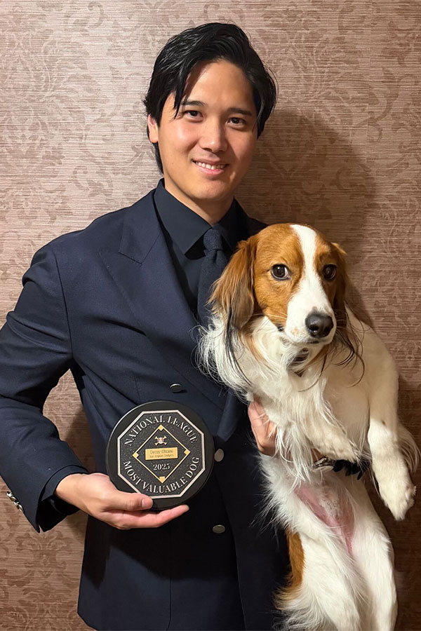 ドジャース・大谷翔平が投稿した愛犬・デコピンとの1枚（写真はスクリーンショット）