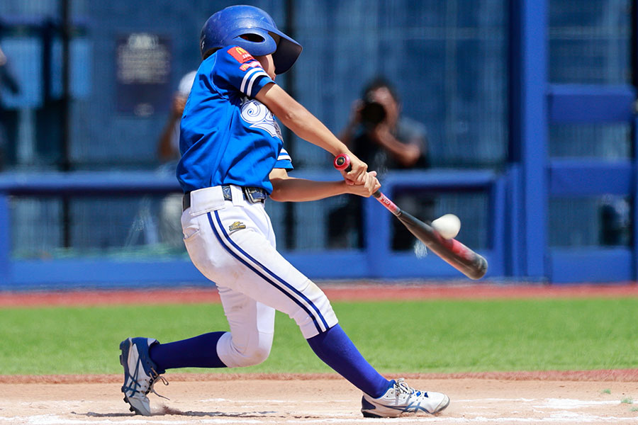 ボールに効率よく力を伝えられるスイング軌道とは(写真はイメージ)