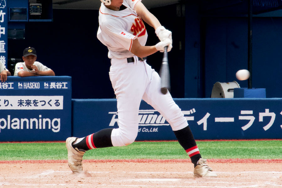 逆方向に強い打球が飛ばせるようになるティー打撃メニューとは(写真はイメージ)