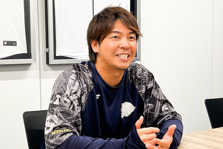 西武のパフォーマンスアナリストを務める白崎浩之氏【写真：湯浅大】