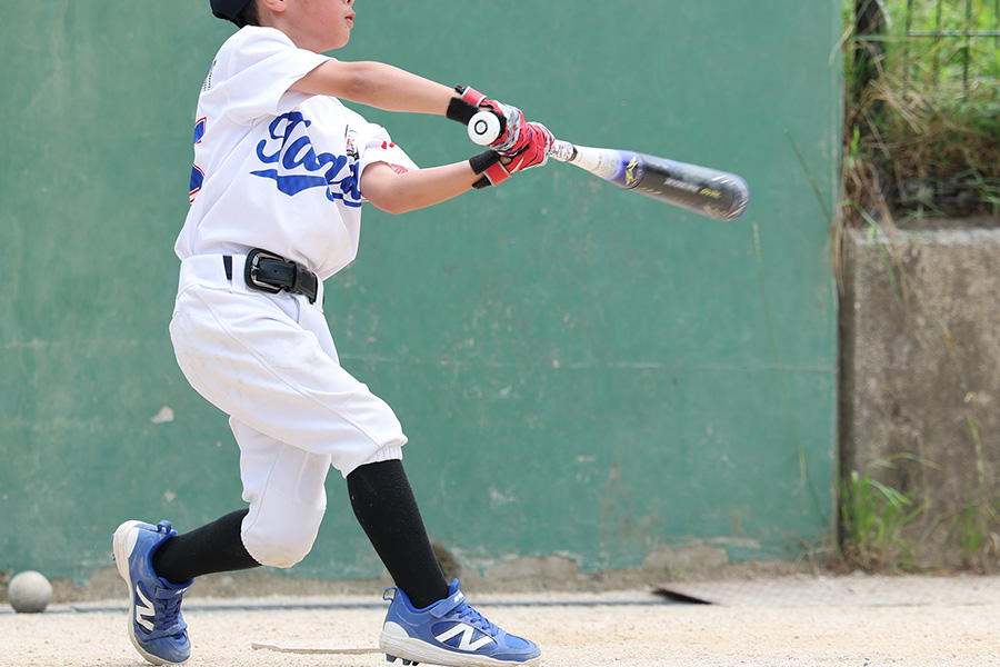投手方向に真っすぐ踏み出す動作を覚える方法は（写真はイメージ）