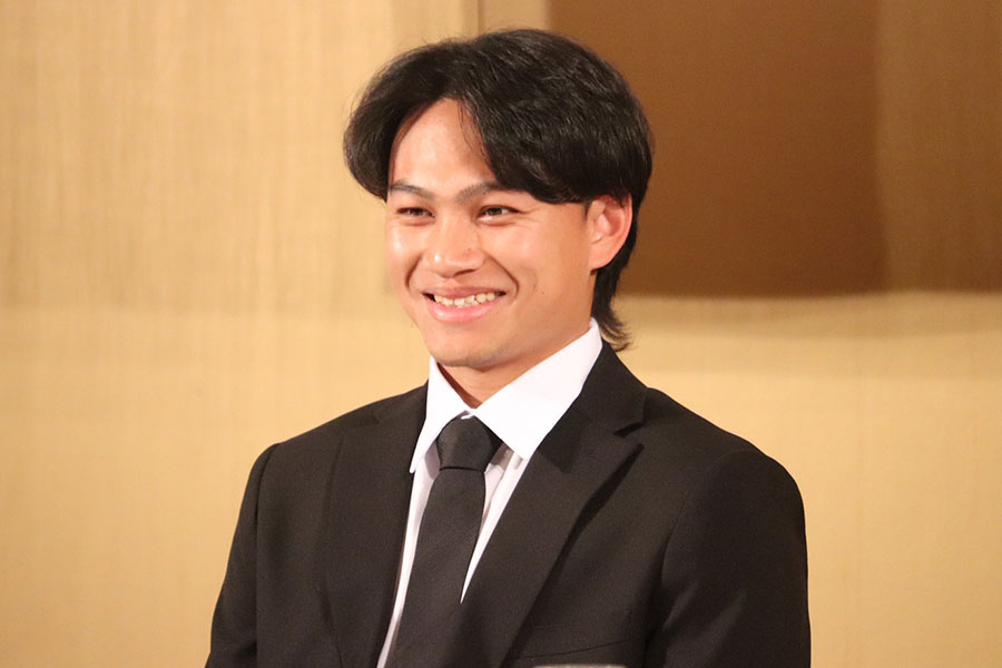 ソフトバンク入団会見に出席した徐若熙【写真：飯田航平】