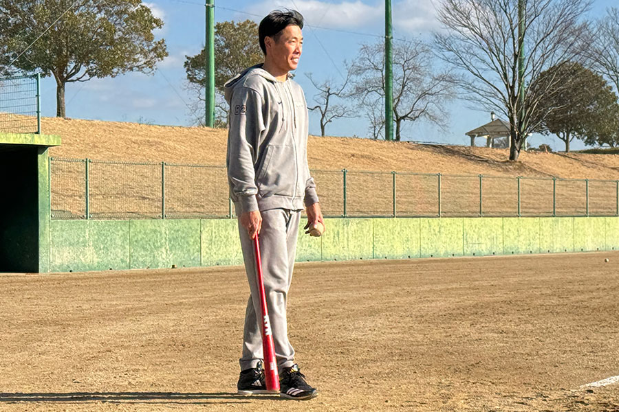 走塁のリードには“リズム”も大切だと鈴木コーチは説く【写真：編集部】