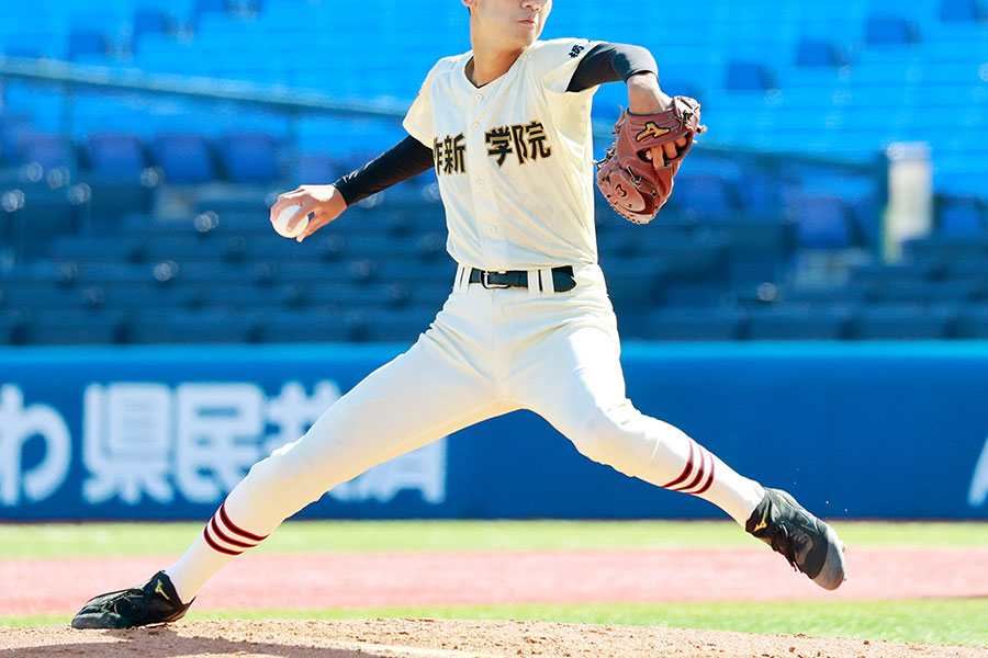 球速アップに繋がる強い並進運動が身に付くドリルとは(写真はイメージ)