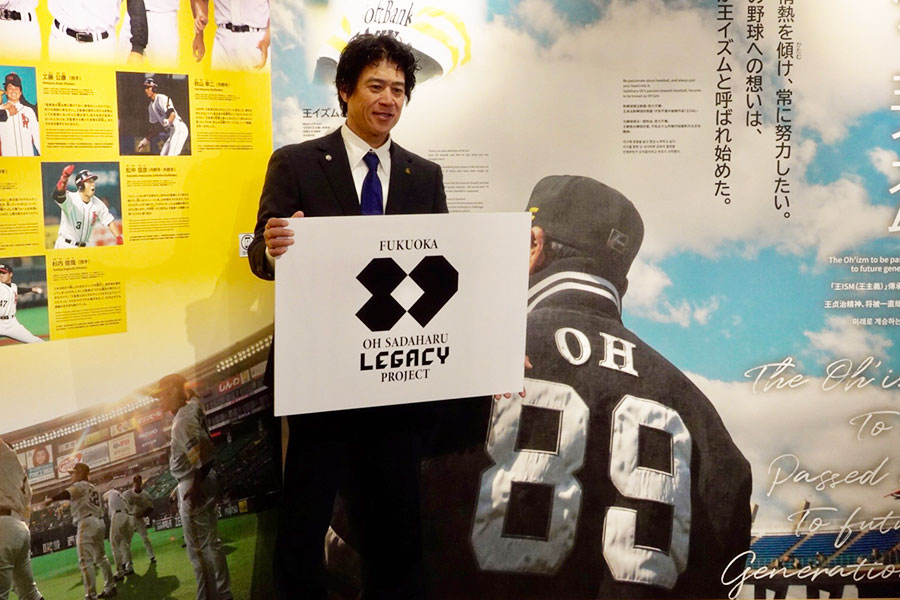 会見に対応したソフトバンク・城島健司CBO【写真：川村虎大】