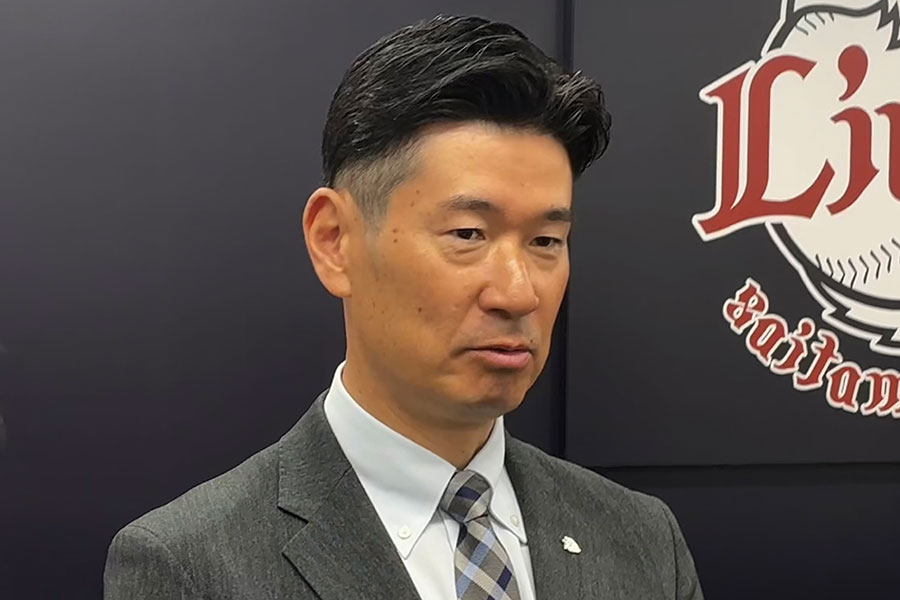 取材に応じた西武・広池浩司球団本部長【写真:伊藤順一】
