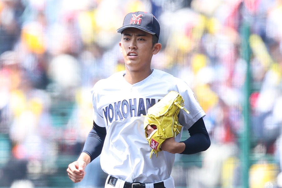 昨夏、甲子園で登板した横浜・織田翔希【写真:加治屋友輝】