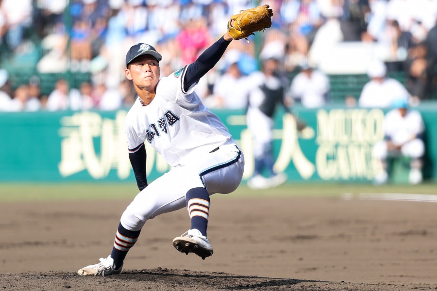 昨夏、甲子園で登板した高川学園・木下瑛二【写真:加治屋友輝】