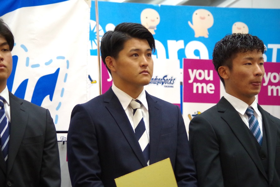 徳島インディゴソックスの入団記者会見に出席した関本勇輔【写真：喜岡桜】