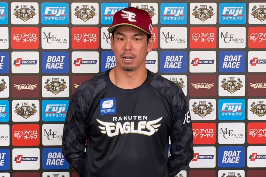 取材に応じた楽天・前田健太【写真：伊藤順一】