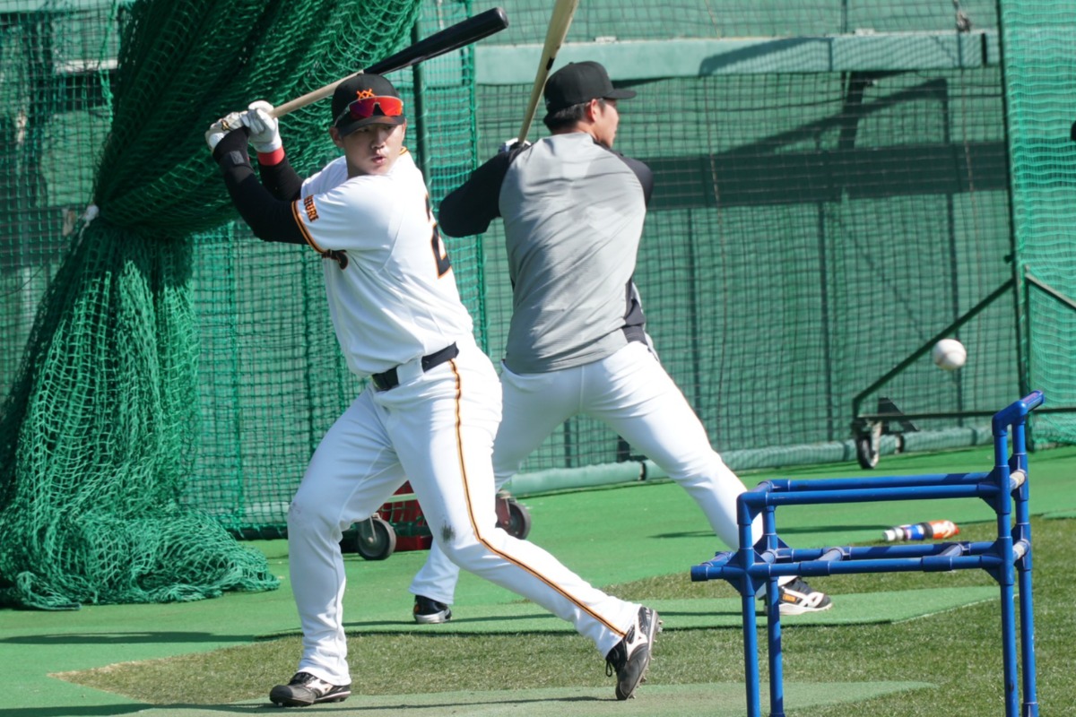 若手最注目株の巨人・石塚裕惺【写真：湯浅大】
