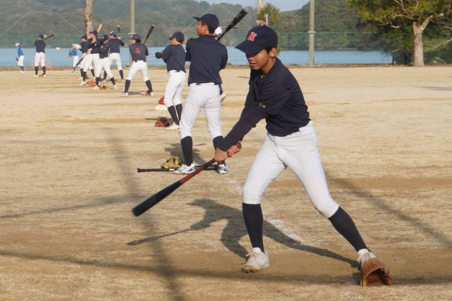 長崎ポニーのトスバッティングの様子【写真：尾辻剛】