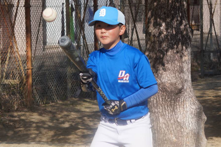 長崎ポニーの独特なバント練習の様子【写真：尾辻剛】