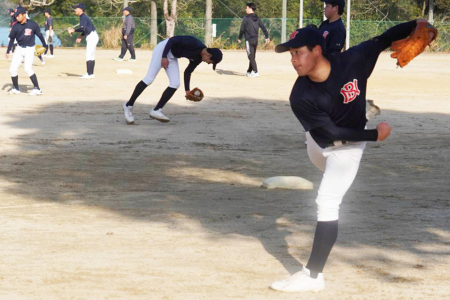 長崎ポニーのキャッチボールの様子【写真：尾辻剛】