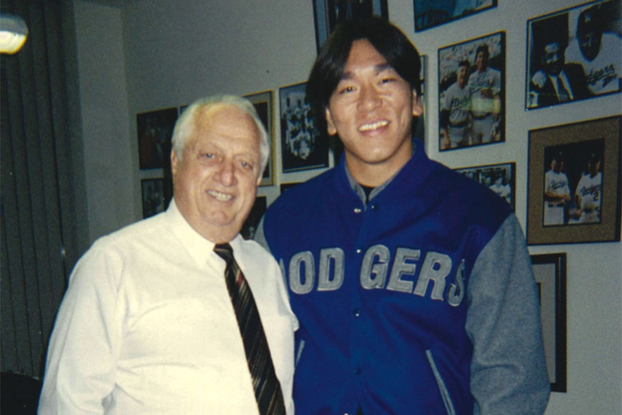 ドジャース監督時代のトミー・ラソーダ氏（左）と松井秀喜氏【写真提供：ジョン・スーフー/ドジャース】