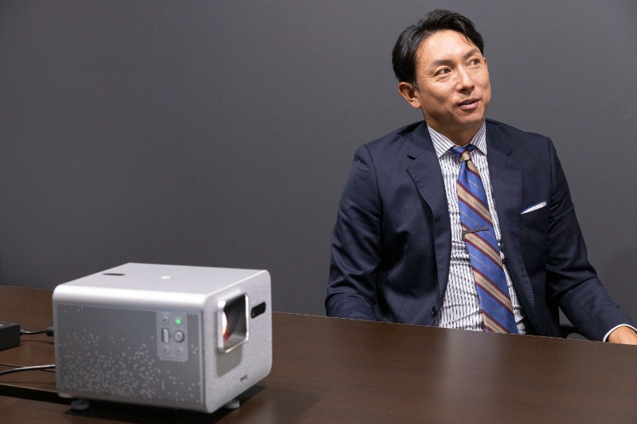 多機能で手軽なプロジェクターだからこそ「家族みんなで楽しめますね」