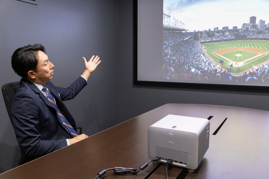 大画面での野球観戦に川﨑さんも驚き