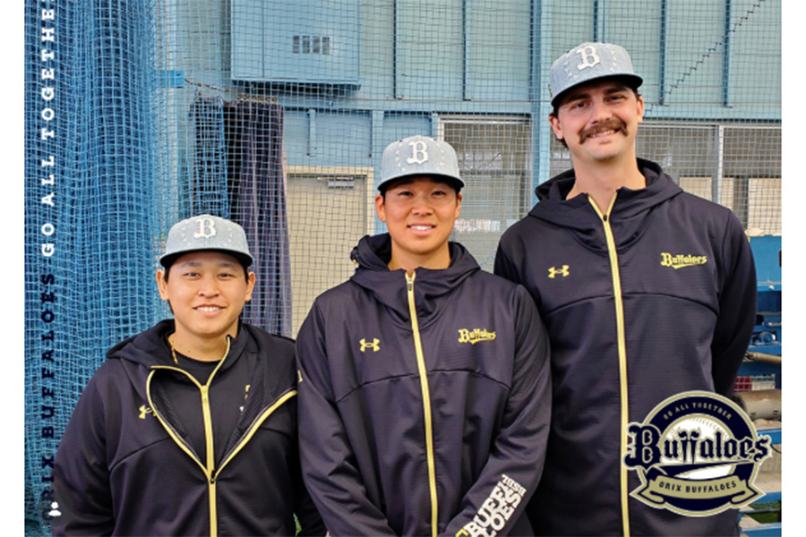 宮城大弥、山下舜平大、ショーン・ジェリー（左から）の3ショット（投稿をスクリーンショット）