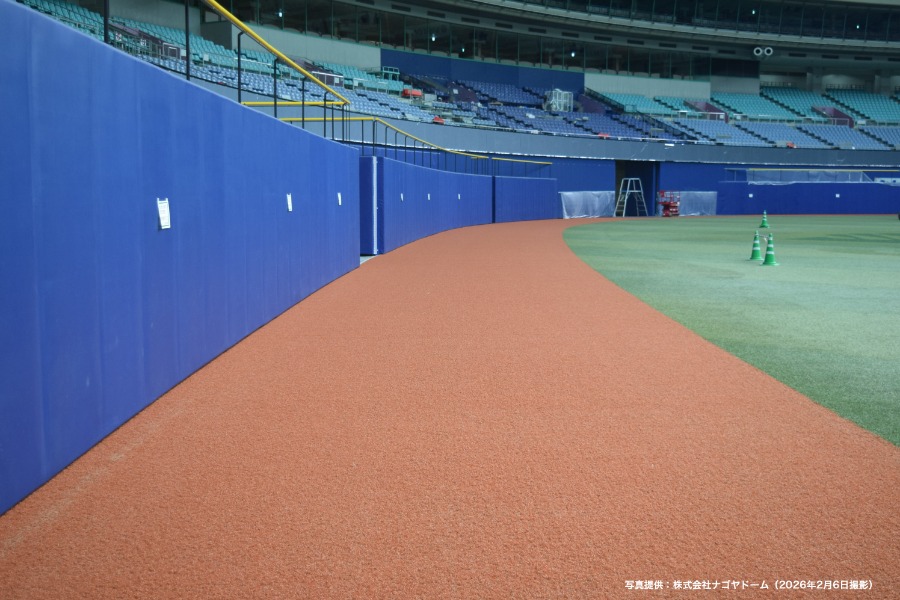 ホームランウイングが設置されたバンテリンドーム【写真提供：ミズノ株式会社】
